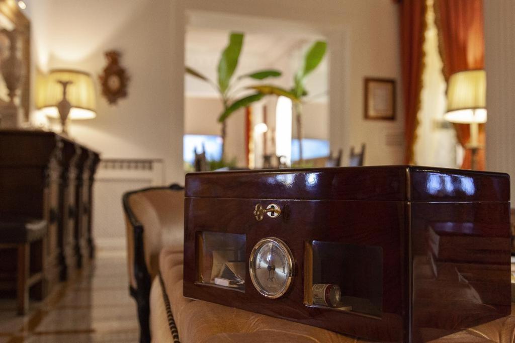 Palazzo Cherubini-Pools & Wellness รอสซาโน ภายนอก รูปภาพ